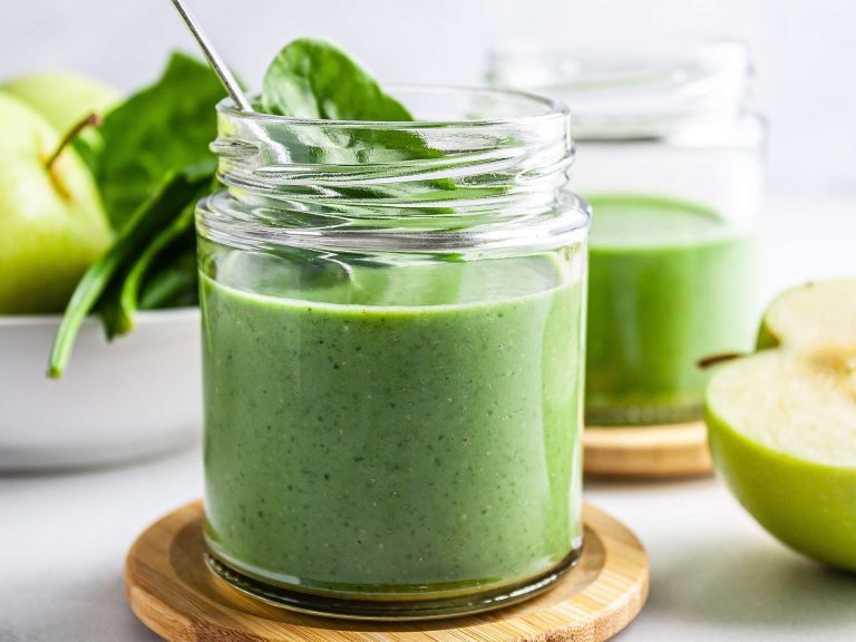 Delicious Detox: Spinach Apple Smoothie